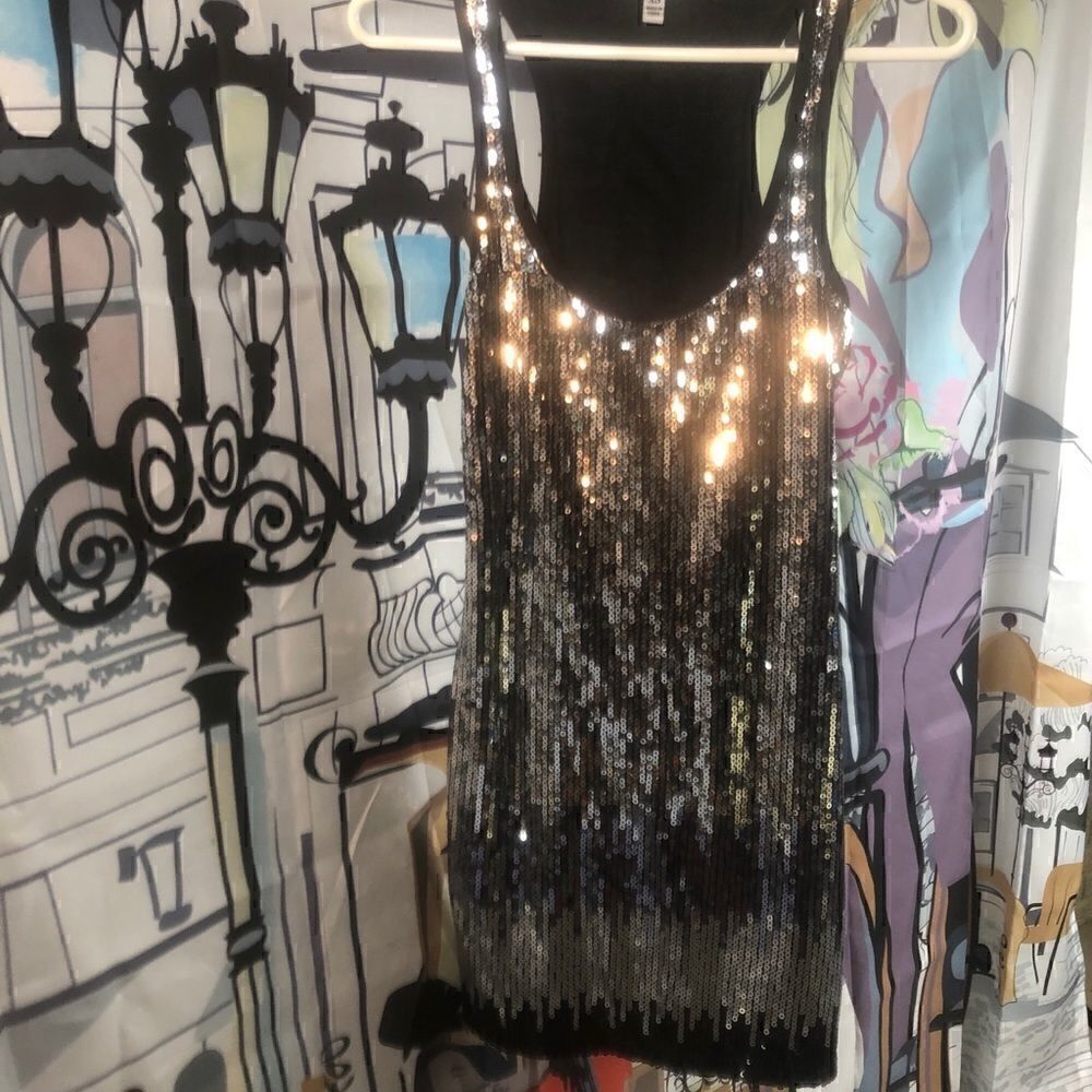 XS Lots of Love Sequined Form Fitting Dress!